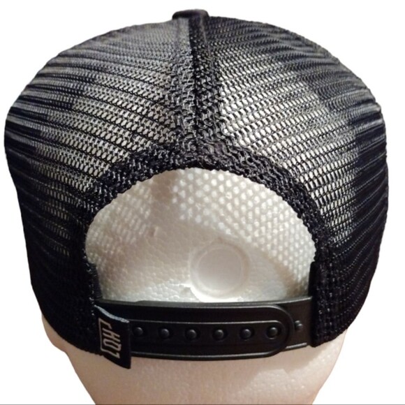 Queens Head Tattoo Apparel Mesh Snapback Trucker Hat, Adjustable, Black/Red/Blue - Picture 3 of 7